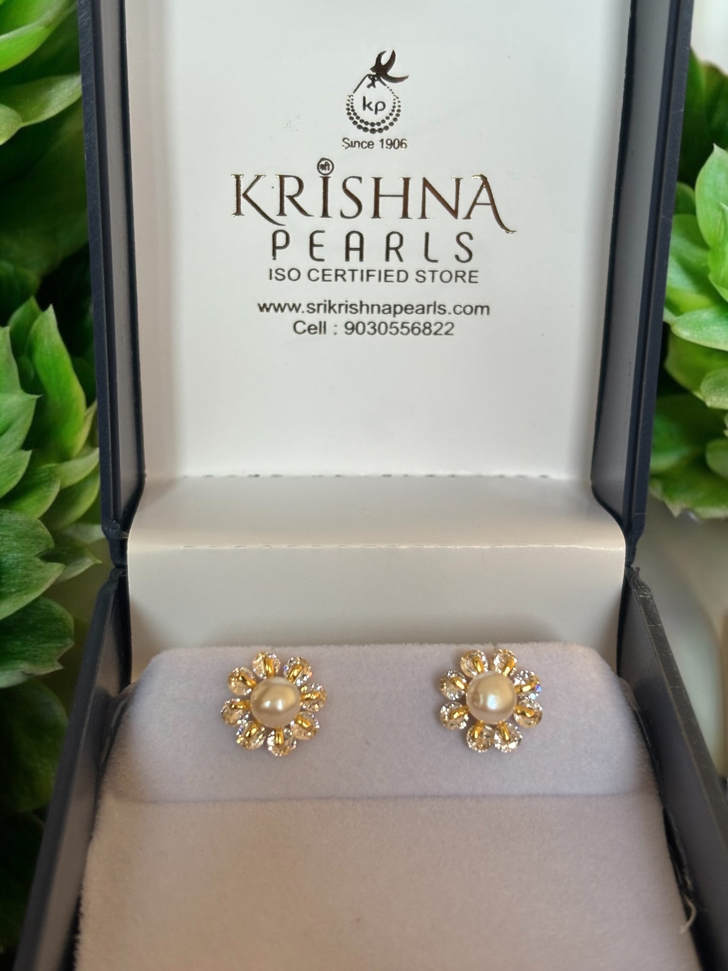 Adorable Pearl Studds