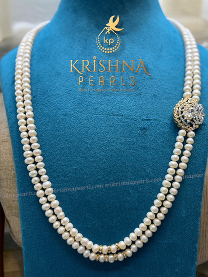 Sophisticated Two lines Pearls Broch Set