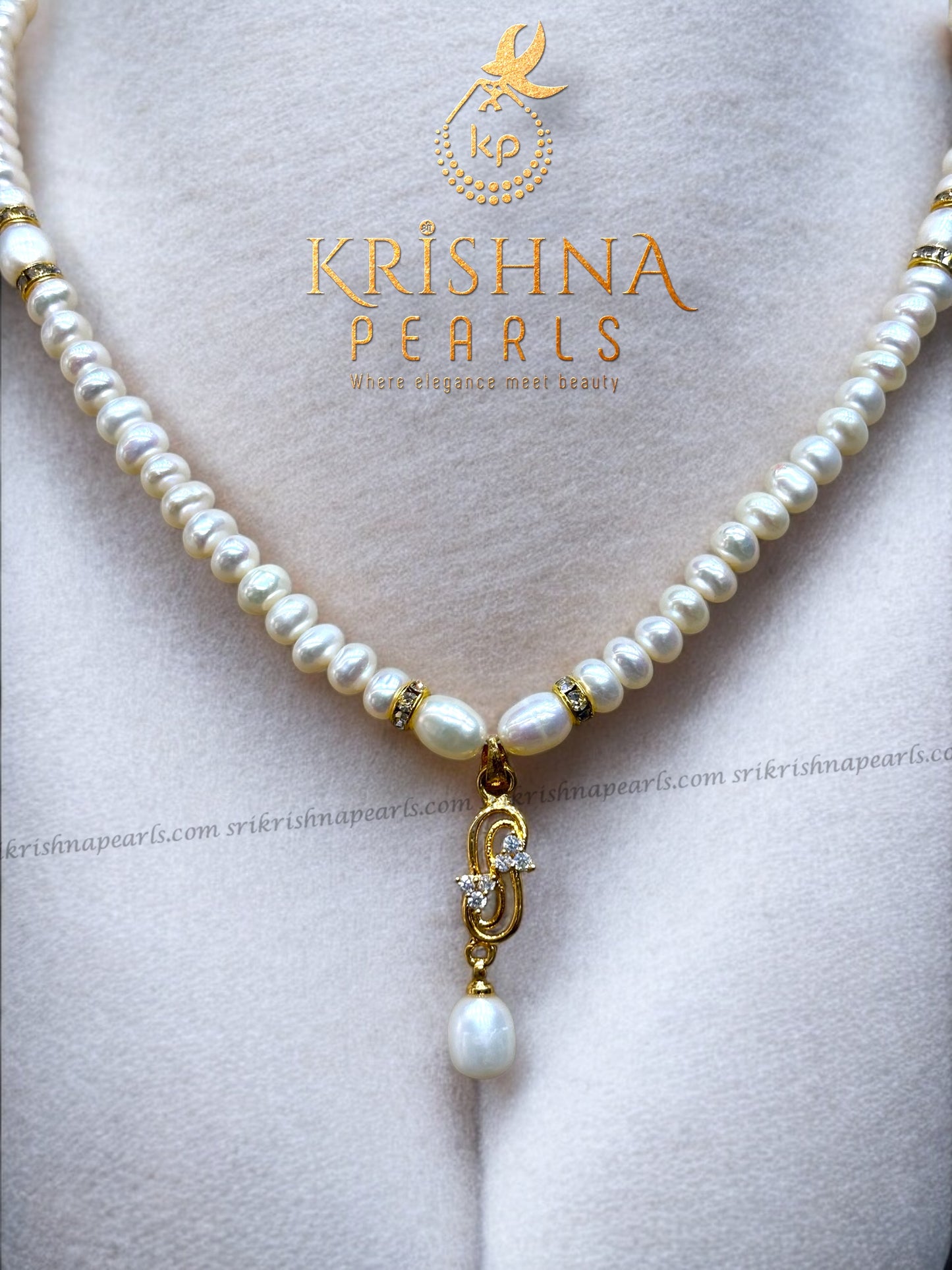 Attractive Pearl Necklace With Modern Pendent