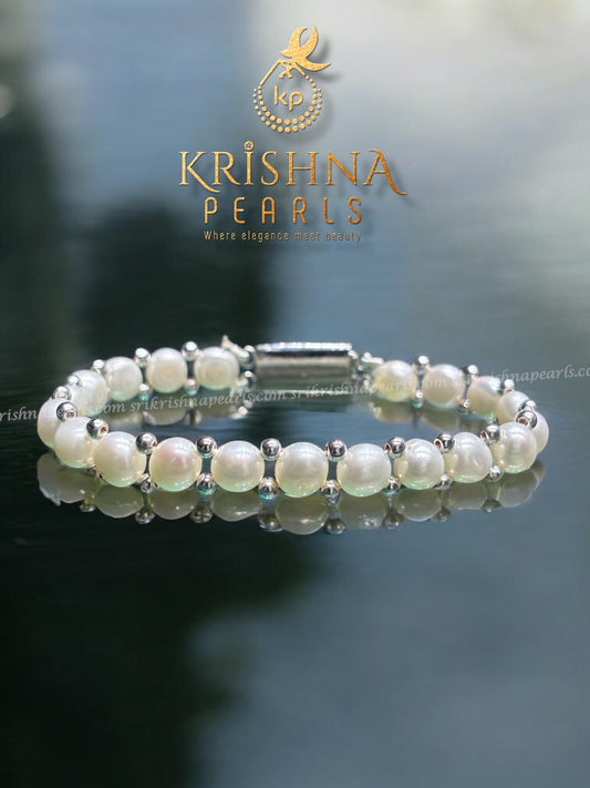 Adorable Single Line Button Pearls Bracelet