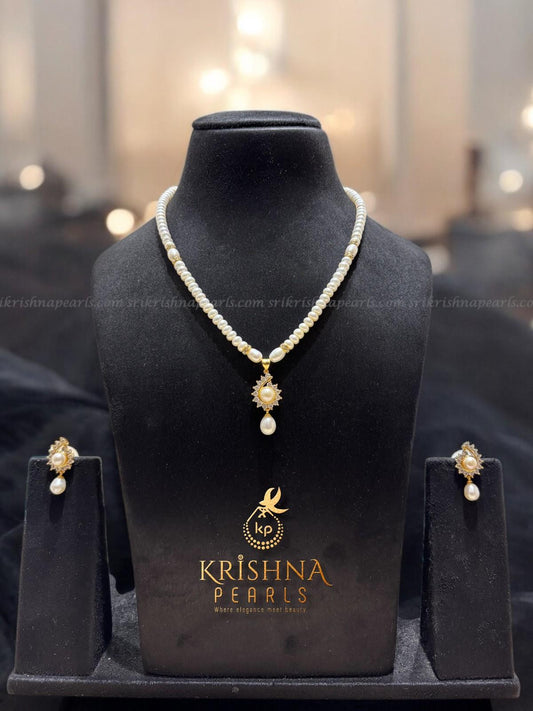 Classy Single Line Pearls Pendent Set