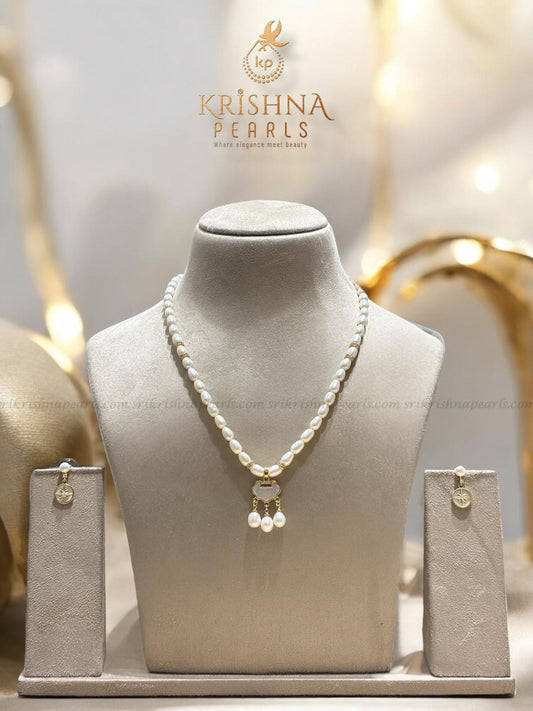 Beautiful Oyster Pendent With Pearls Necklace set