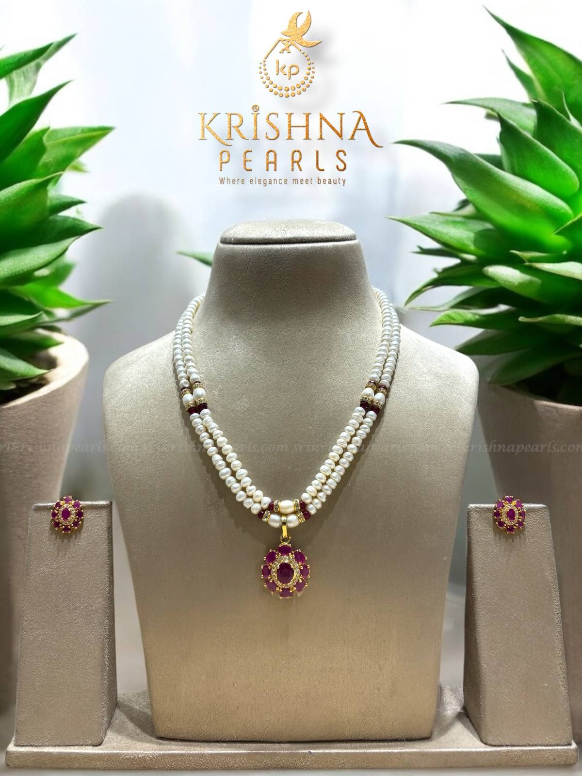 Beautiful Red Pendent With Pearls Necklace Set