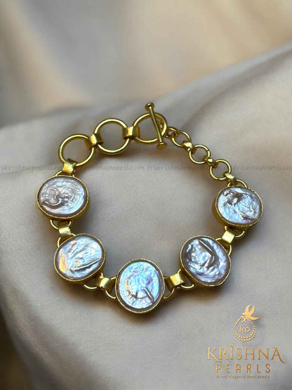 Beautiful Five Baroque Pearls Matte Gold Polish Bracdet