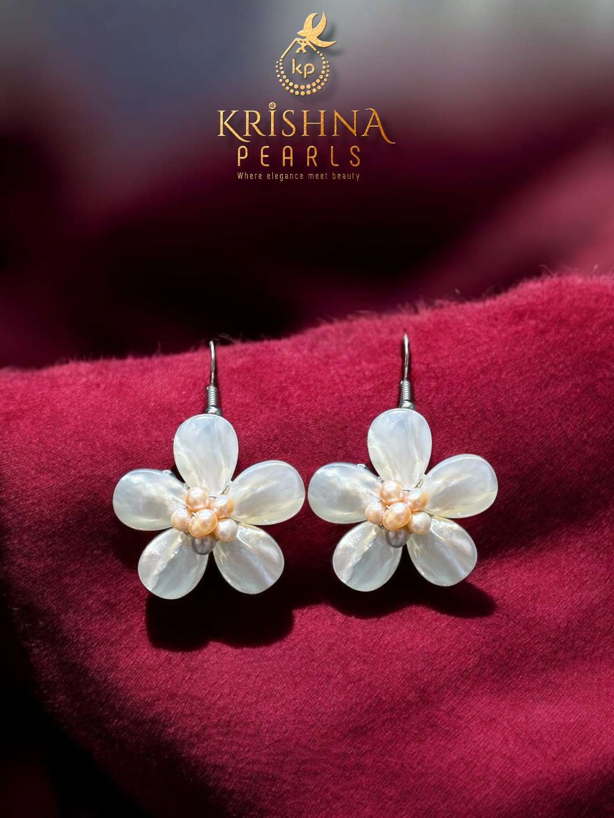 Adorable Flower Sculpted Pearls Necklace