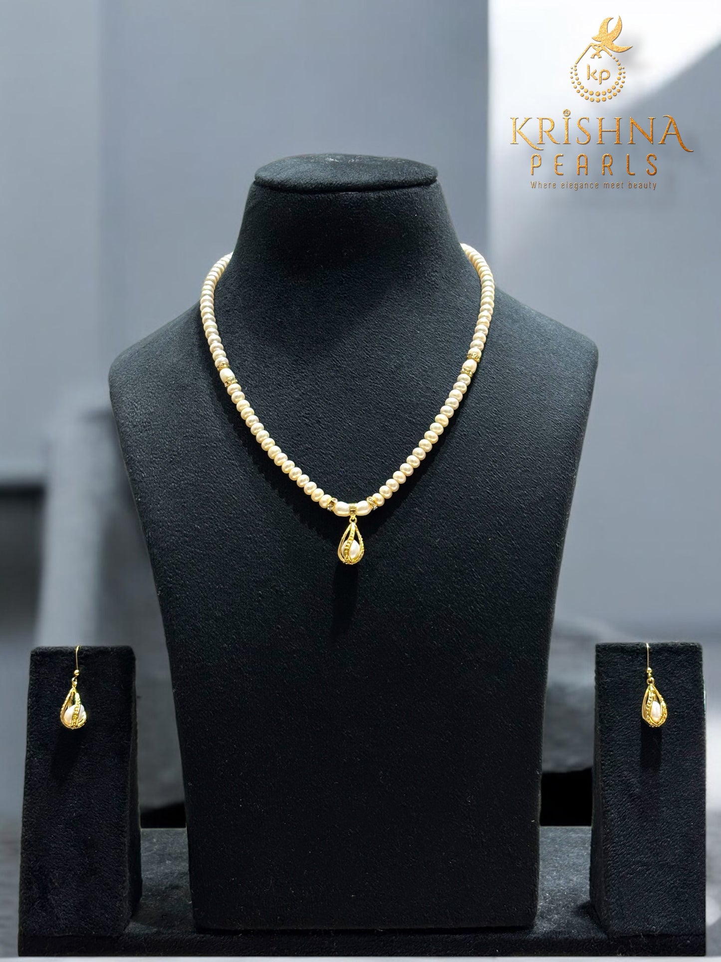 Beautiful Pearl Drop Pendent WIth Pearls Necklace Set