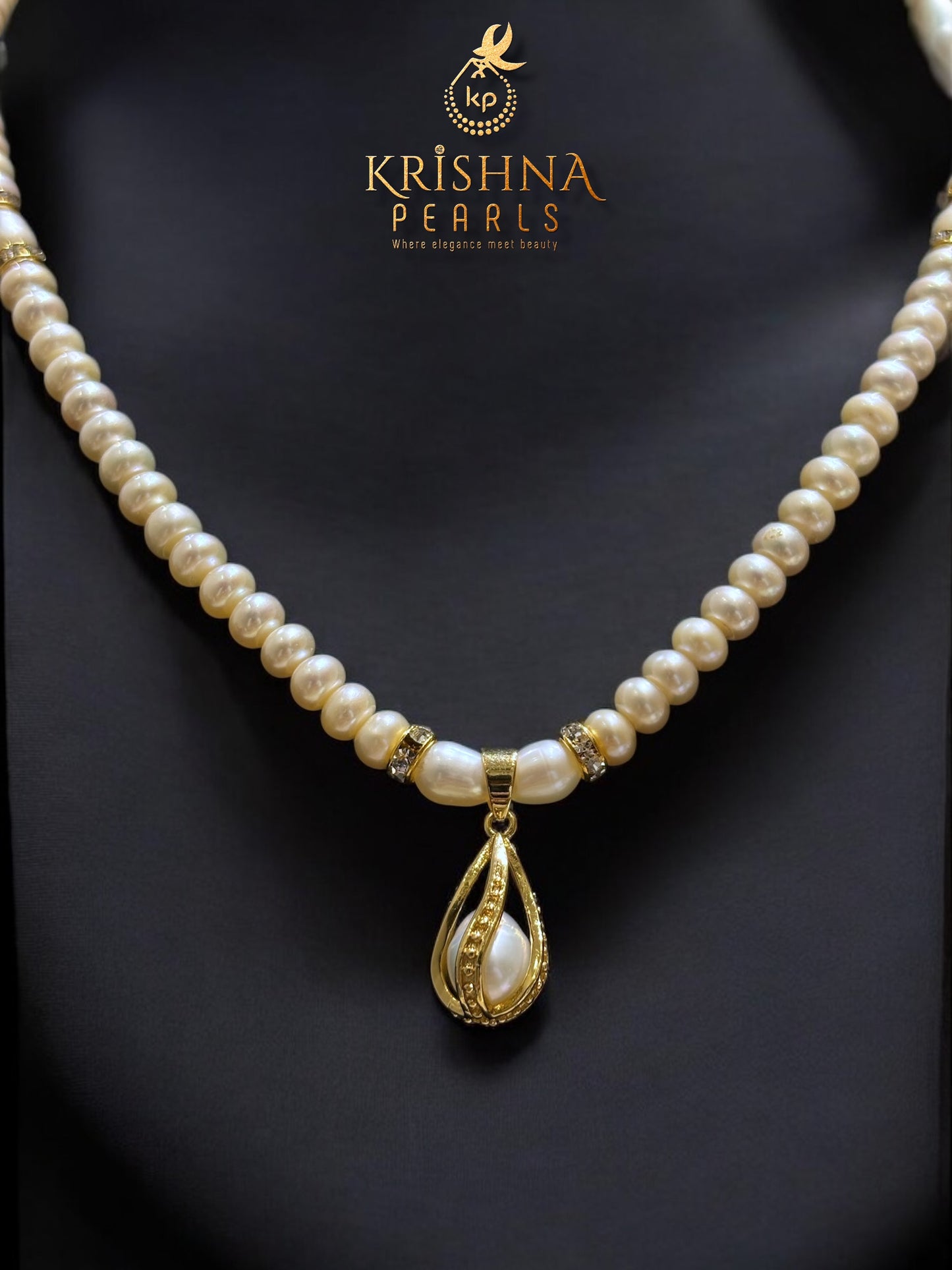 Beautiful Pearl Drop Pendent WIth Pearls Necklace Set