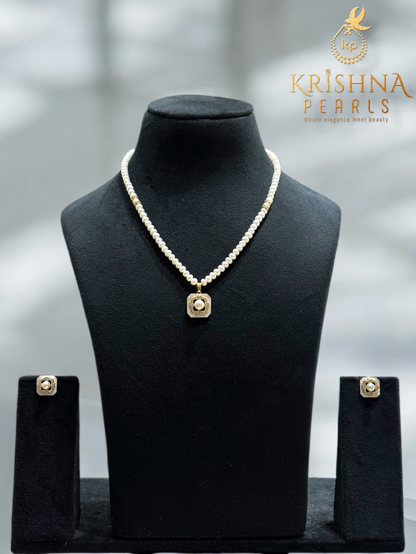 Cute Pearl Pendent With Single Line Pearls necklace