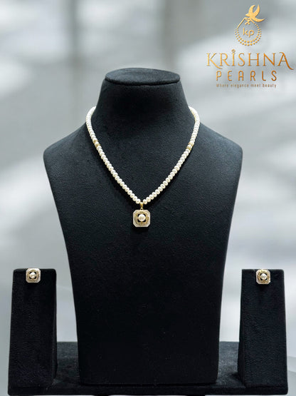 Cute Pearl Pendent With Single Line Pearls necklace