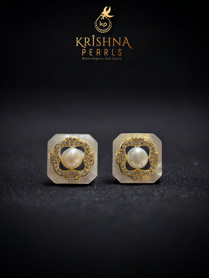 Cute Pearl Pendent With Single Line Pearls necklace