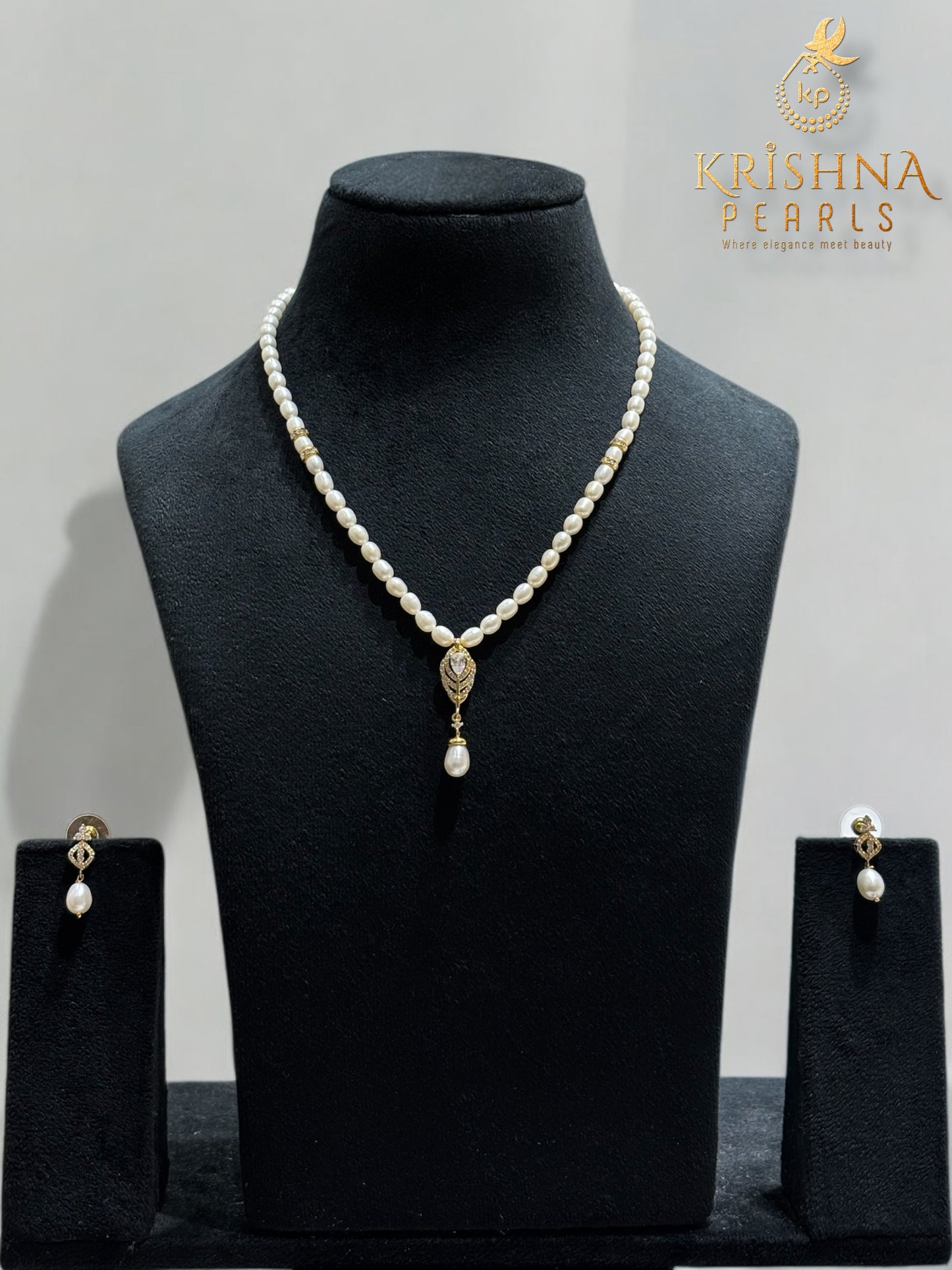 Elegant Zircon & Pearl Drop Pendent With Oval Pearls Necklace