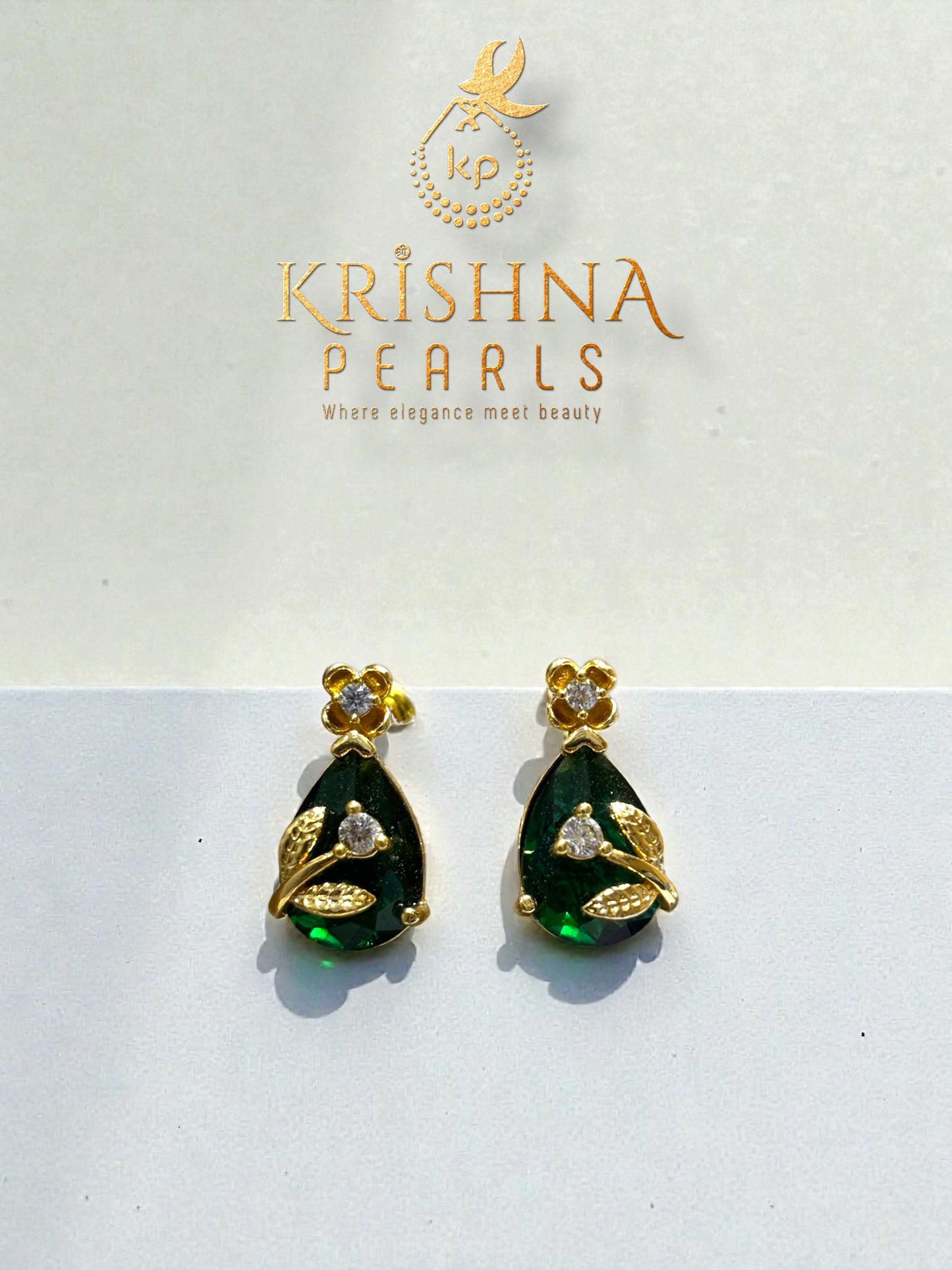 Adorable Green Stoned Studded Pearl Necklace Set