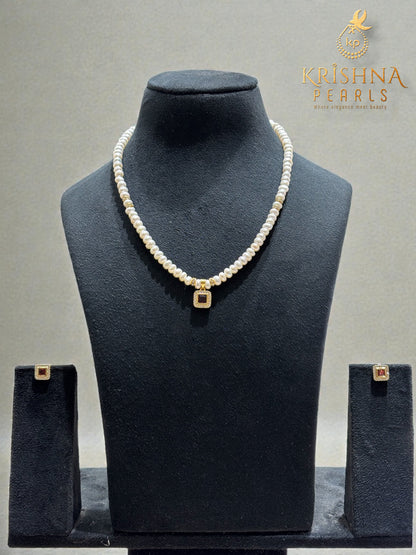 Cute Pendent With Pearls Necklace Set