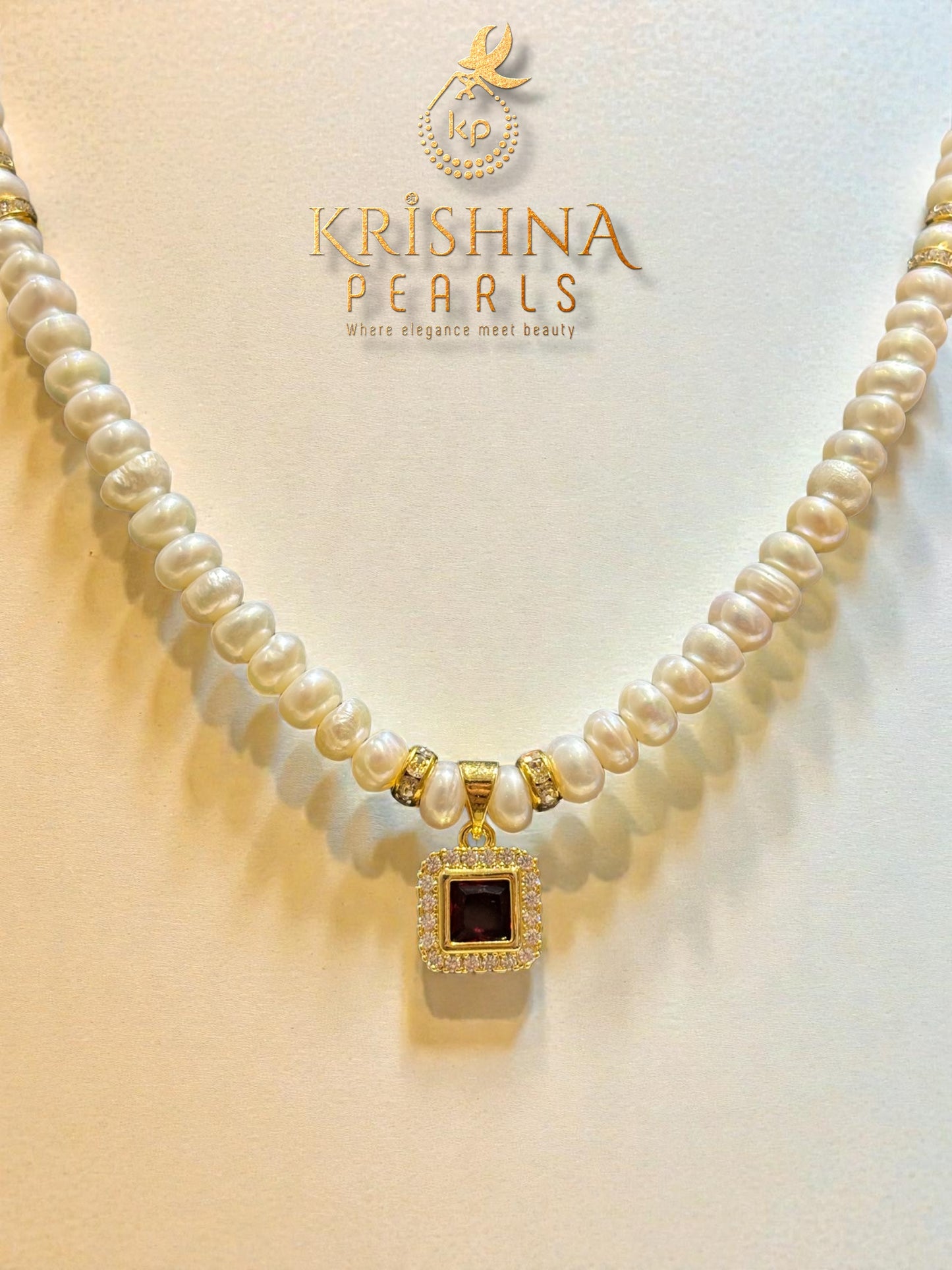 Cute Pendent With Pearls Necklace Set