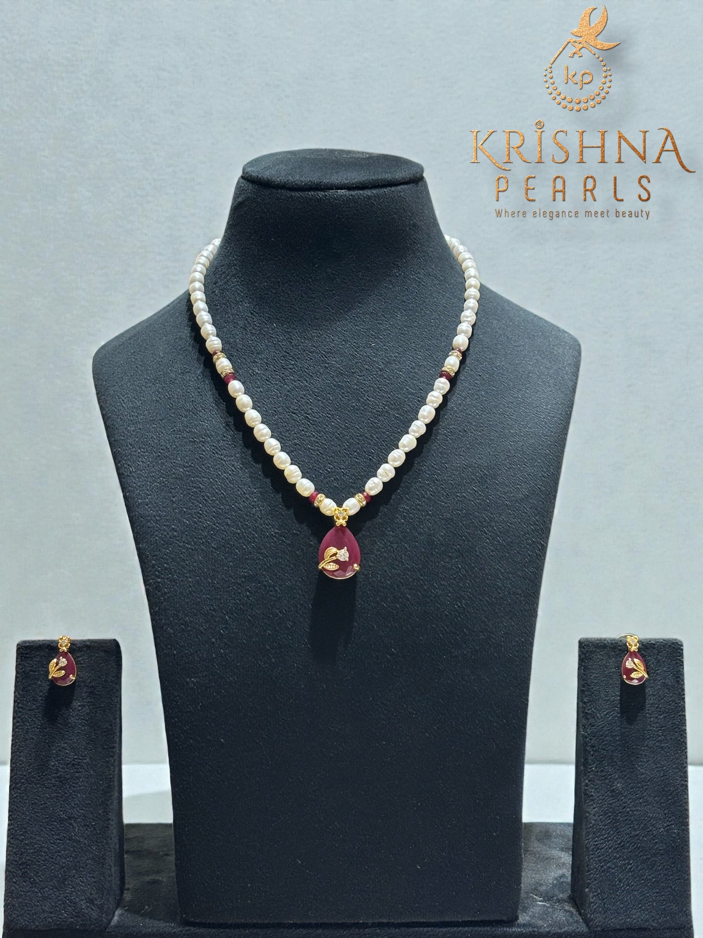 Beautiful Red Stone Studded Pendent With Pearls Necklace Set