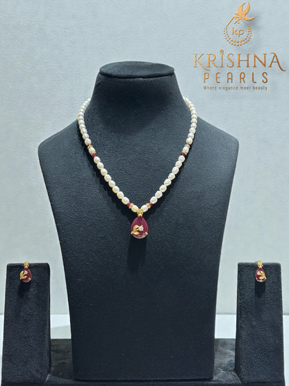 Beautiful Red Stone Studded Pendent With Pearls Necklace Set