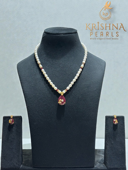 Beautiful Red Stone Studded Pendent With Pearls Necklace Set