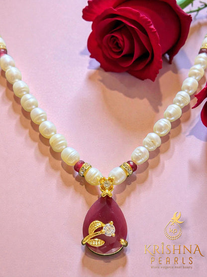 Beautiful Red Stone Studded Pendent With Pearls Necklace Set