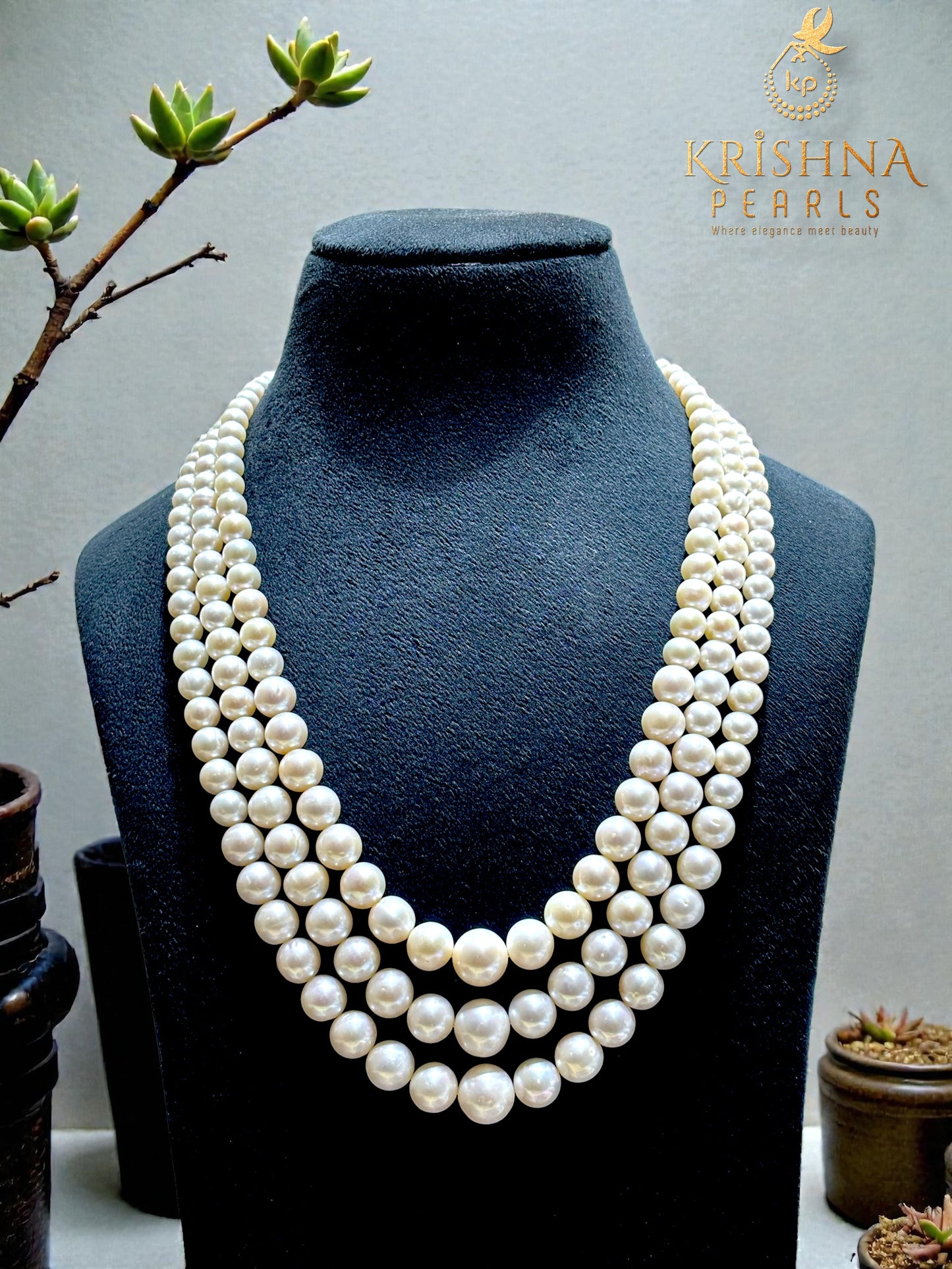 Exclusive Three Layers Round Pearls Gradient Necklace