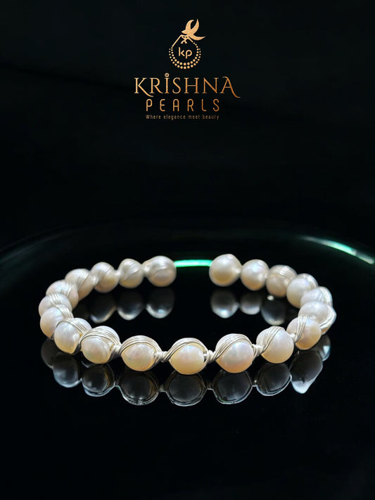 Adorable White Pearls Bracelet