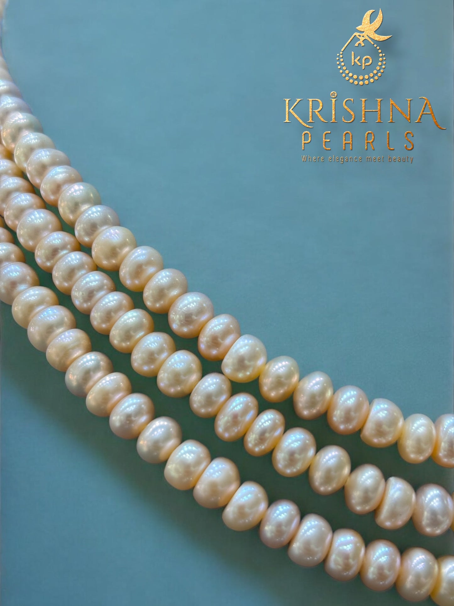 Timeless Radiance – Three-Strand Peach Pearl Necklace