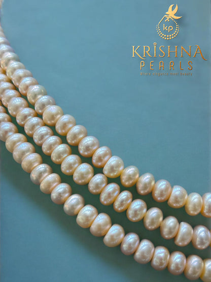 Timeless Radiance – Three-Strand Peach Pearl Necklace