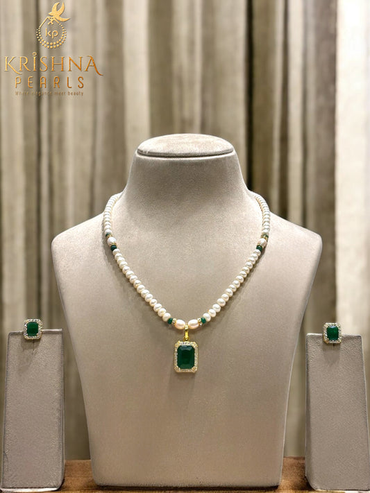 Adorable Emerald Studded Pearls Necklace Set