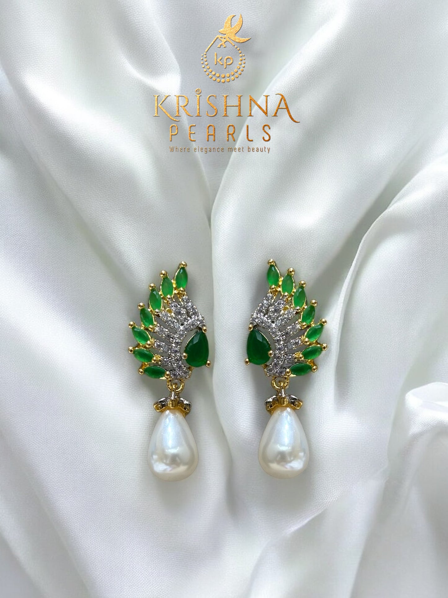 Adorable Emerald Wing Pendent With Pearls Necklace Set