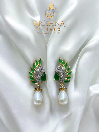 Adorable Emerald Wing Pendent With Pearls Necklace Set