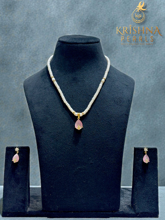 Beautiful Rose Quartz Studded Pearls Necklace Set
