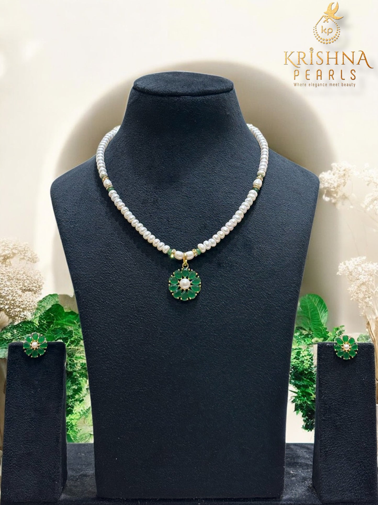 Emerald Petal Pearls Necklace Set