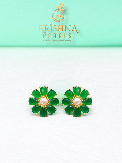 Emerald Petal Pearls Necklace Set