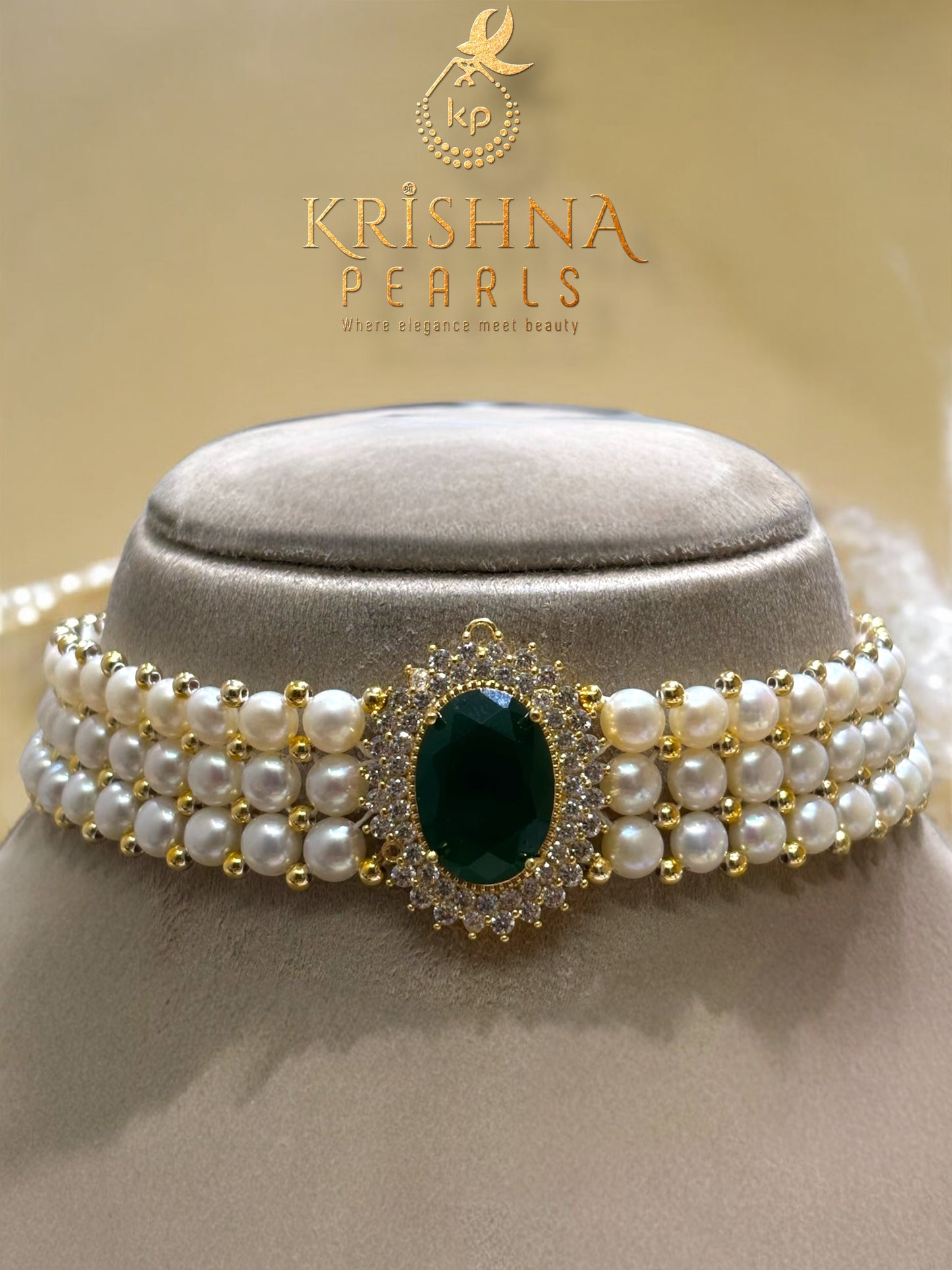 Empress Emerald Button Pearls Necklace Set