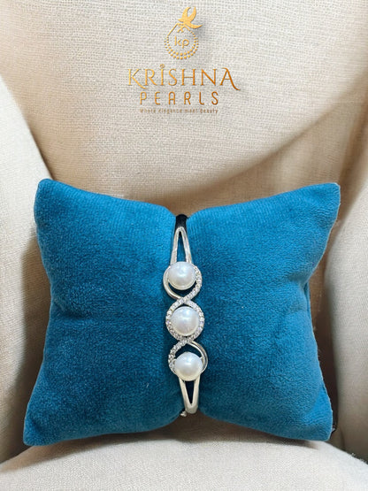 Trinity Pearls Bracelet