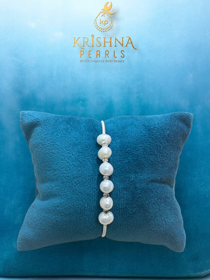 Elegent White Pearls Bracelet