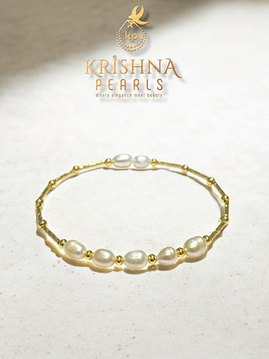Adorable White Pearls Bracelet