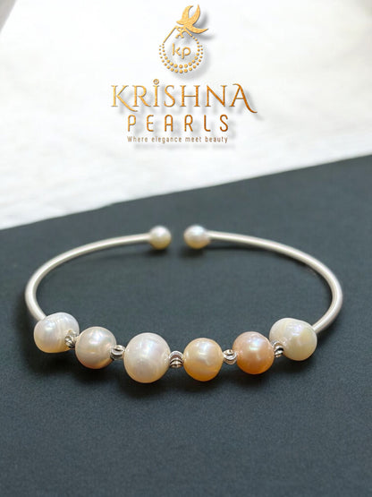 Elegent Multicolour Pearls Bracelet