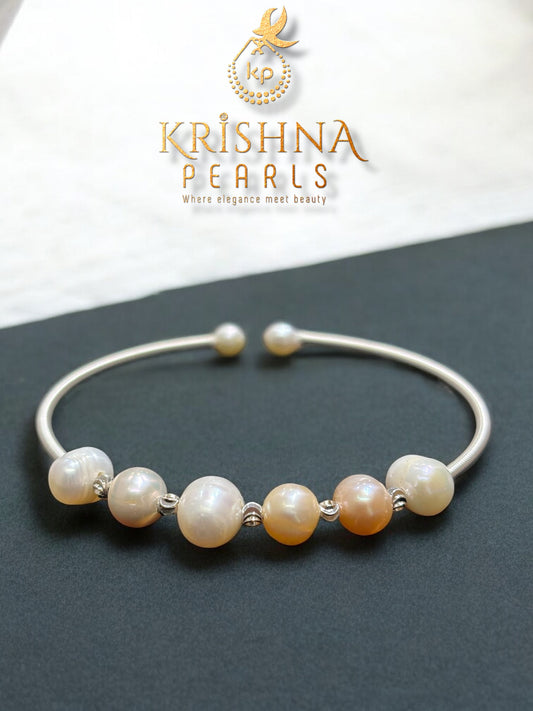Elegent Multicolour Pearls Bracelet