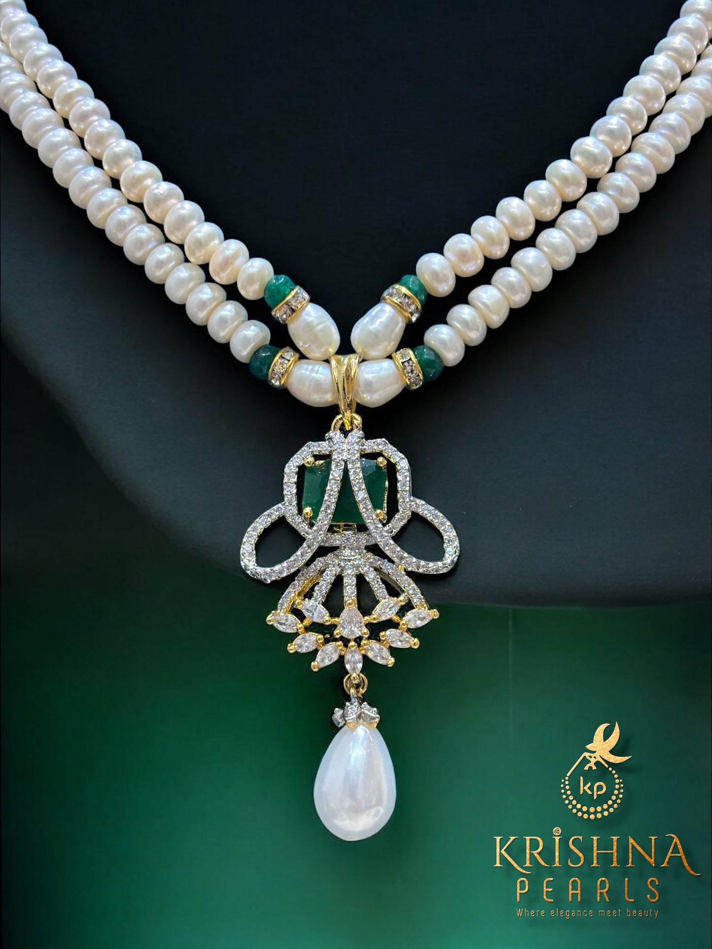 Beautiful Pearls & Emerald Necklace Set