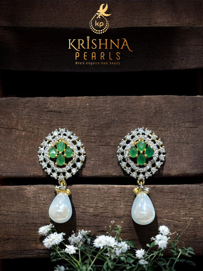 Adorable Emerald Studded Pearls Choker Set