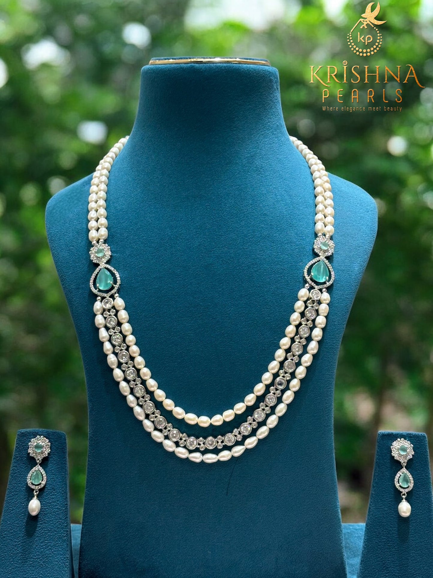 Mint Royale Pearls Side Broch Necklace Set