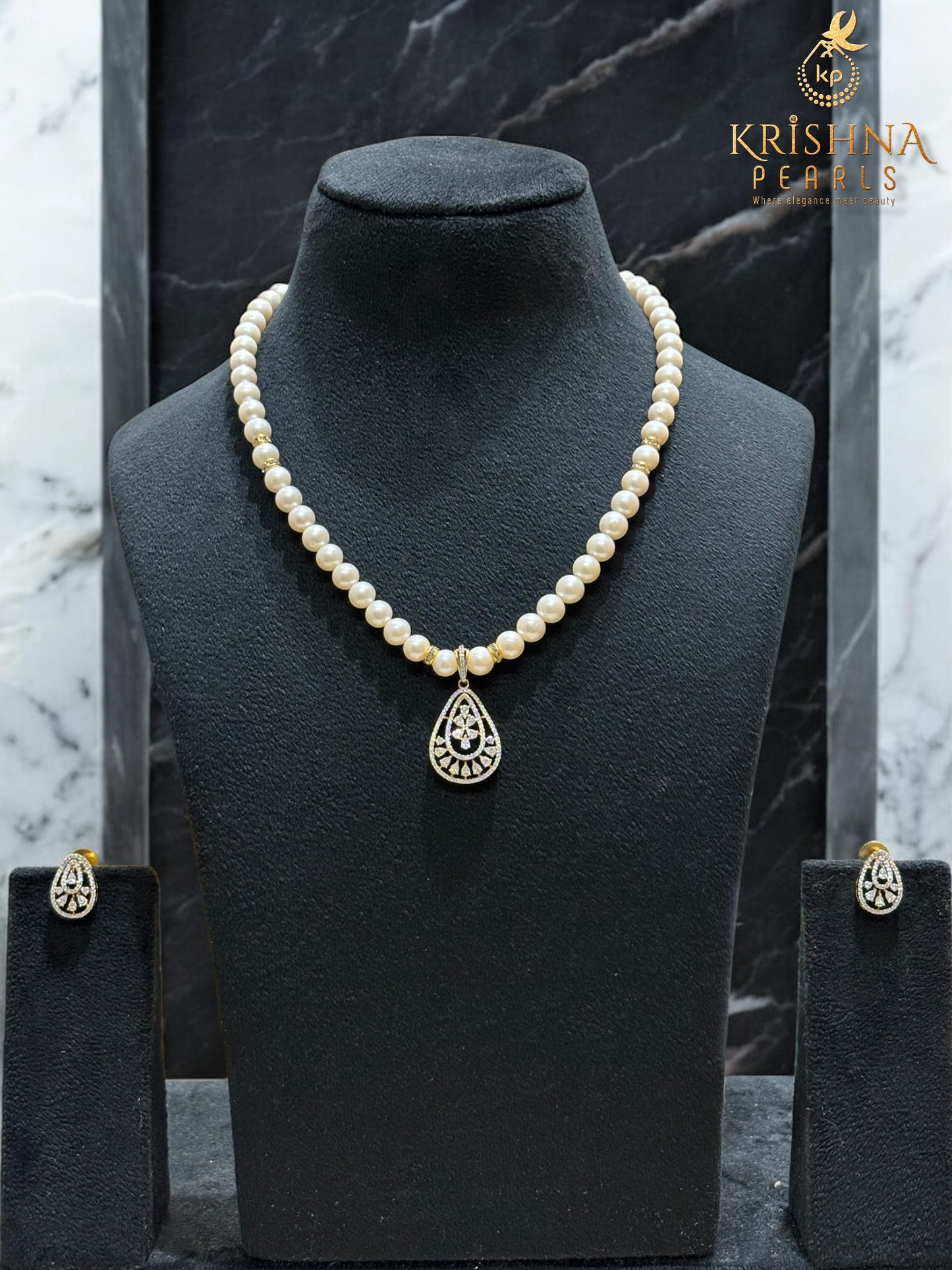 92.5 SILVER Diamond Studded Pendent With Round Pearls Necklace Set