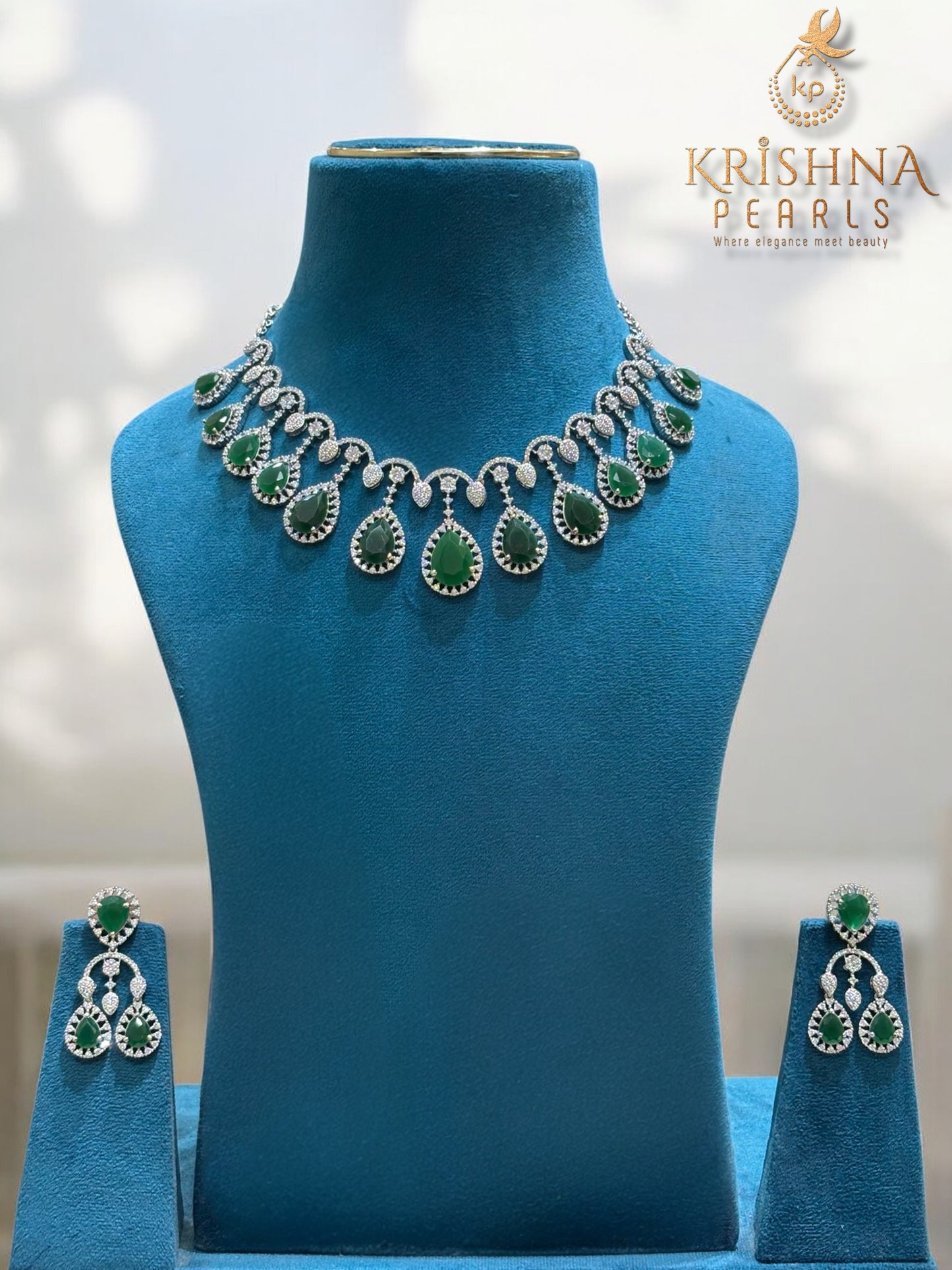 92.5 Silver Emerald Ethereal Necklace Set