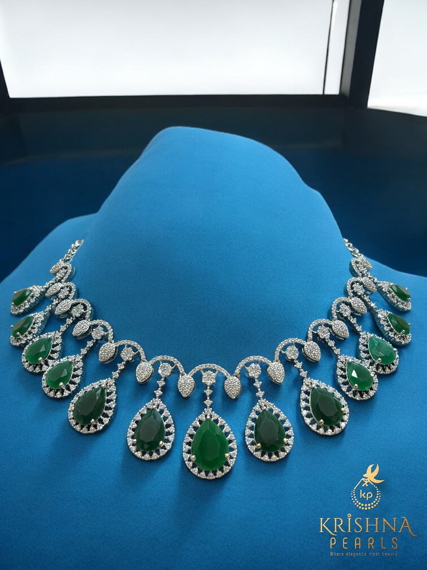 92.5 Silver Emerald Ethereal Necklace Set
