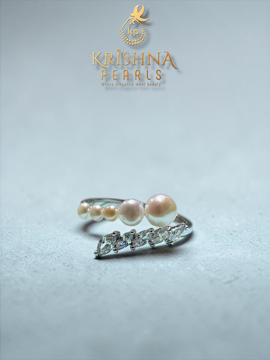 Adorable Gradient Pearls Finger Ring