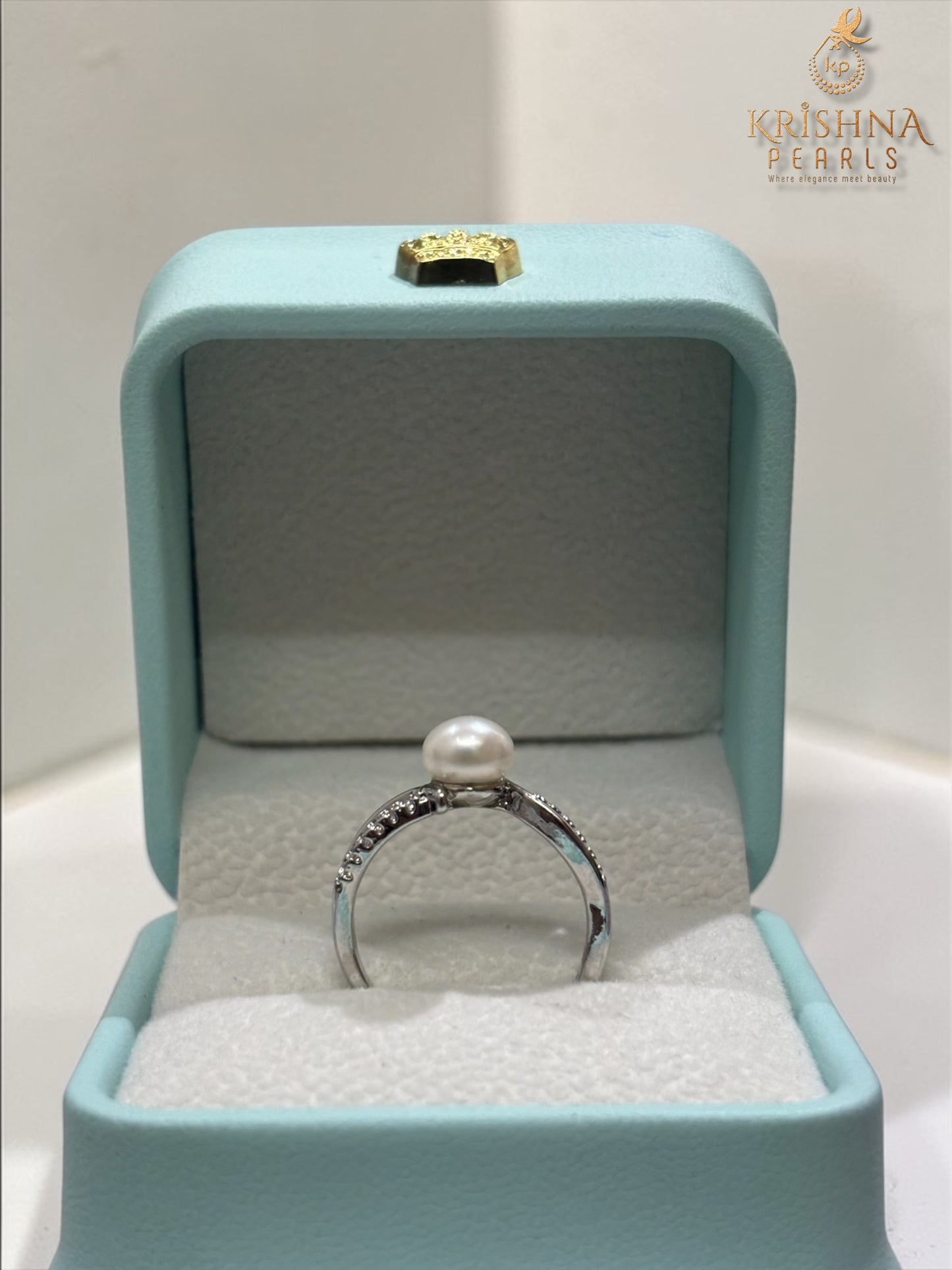 Beautiful Serenity Twist Pearl Finger Ring