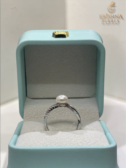 Beautiful Serenity Twist Pearl Finger Ring