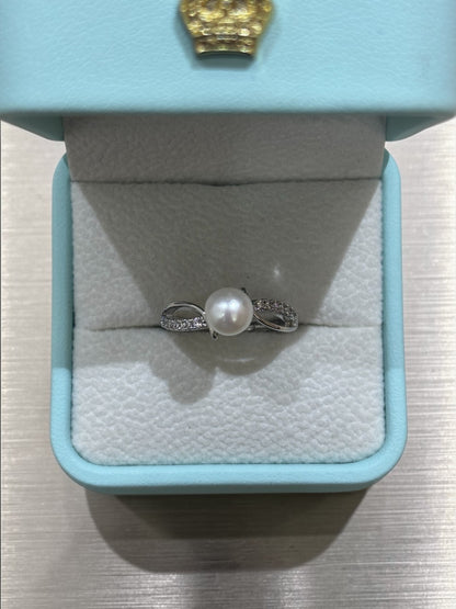 Beautiful Serenity Twist Pearl Finger Ring