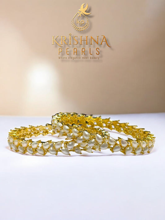 Classic Leaf Shape Pearls Bangles (AAA)