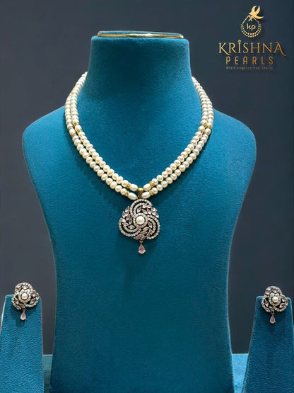 Adorable Rose Quartz Pendent With Pearls Necklace Set